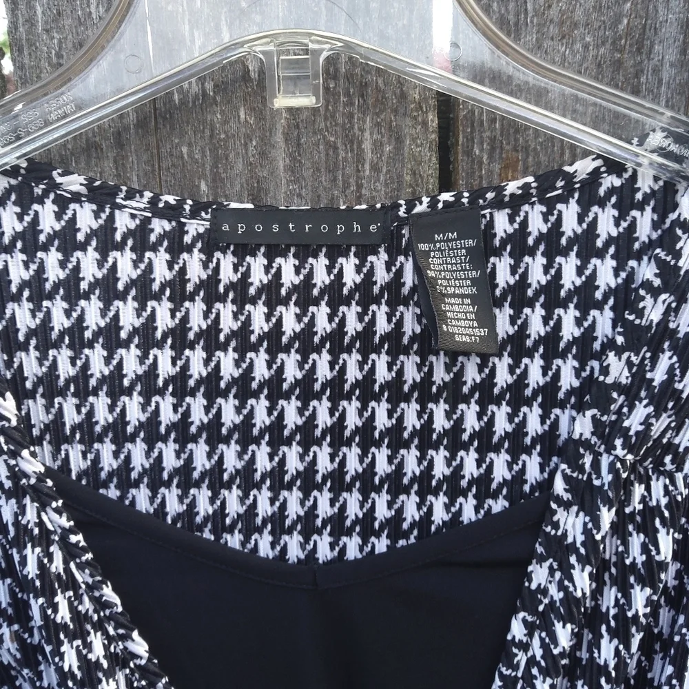 APOSTROPHE MEDIUM PLEATED ACCENT TOP - Picture 3 of 4